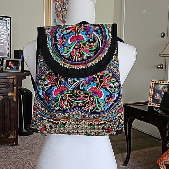 NWOT  Floral design embroidered backpack - Picture 1 of 7